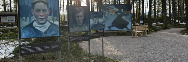 Kongeparken i Nybergsund med malerier av Vebjørn Sand