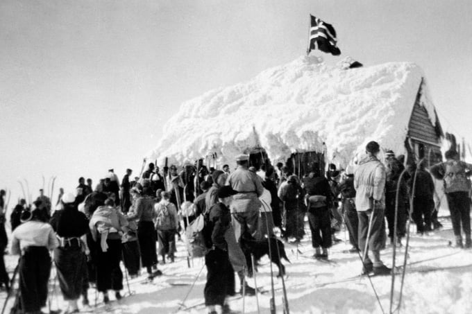 Ski race at the Fire Guard Cabin in 1939.