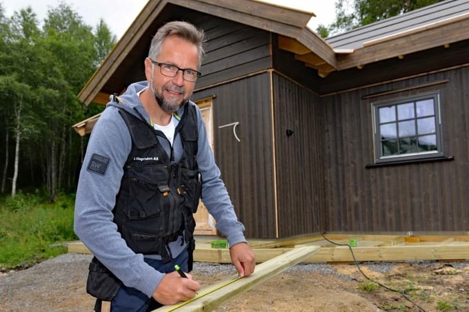 Snekring på hytte