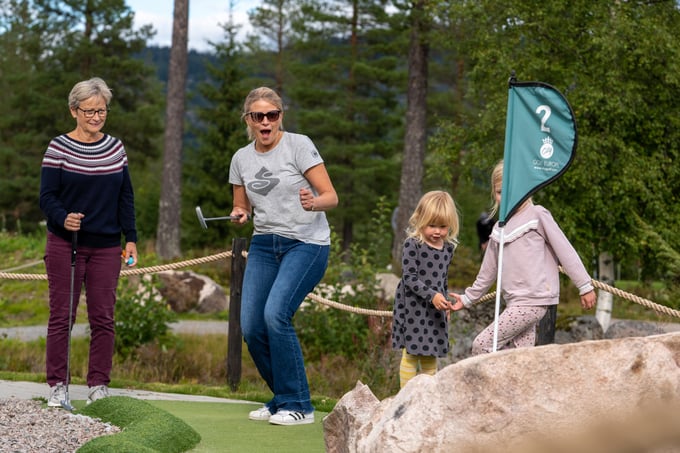 Three generations cheer on the mini golf course